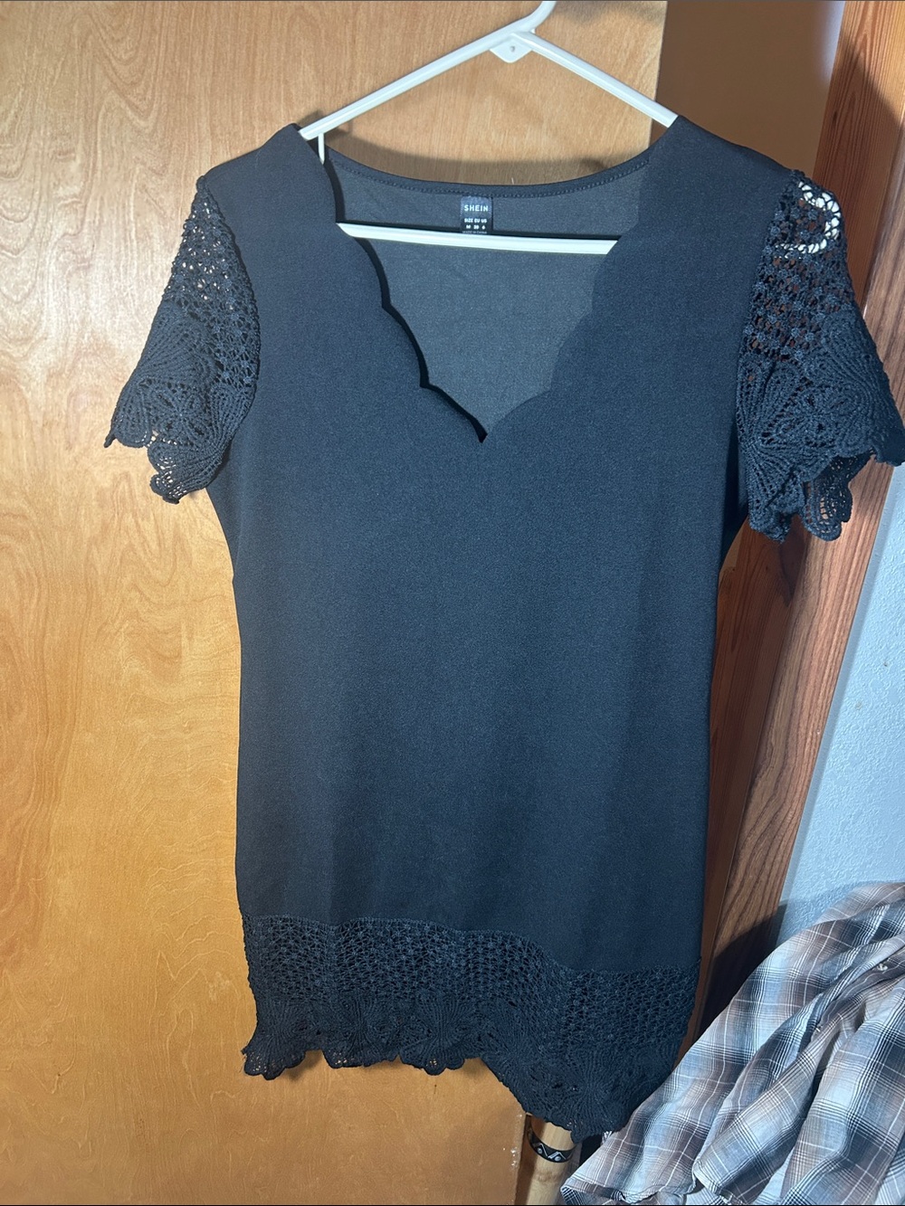 SHEIN Black Short Sleeve Top with Scalloped V-Neck and Crochet Trim
